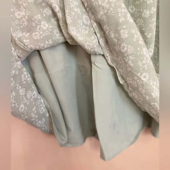 HOLLISTER Flutter Sleeve Smocked Skort Dress - Picture 7 of 10